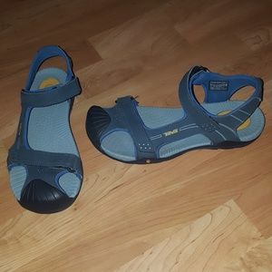 TEVA youth size 5